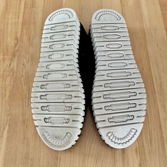 Isle Jacobsen Black Tulip Slip Ons. Size 40/US 9.5-10 - Picture 8 of 9